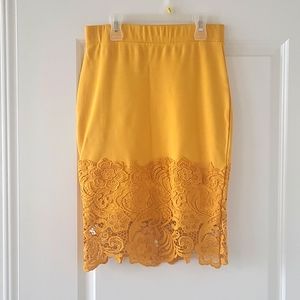 Yellow pencil skirt